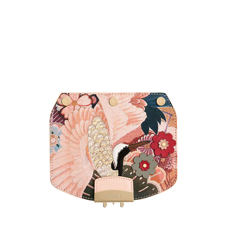 أضيفي لمستك الخاصة والشخصية على حقيبة  Metropolis