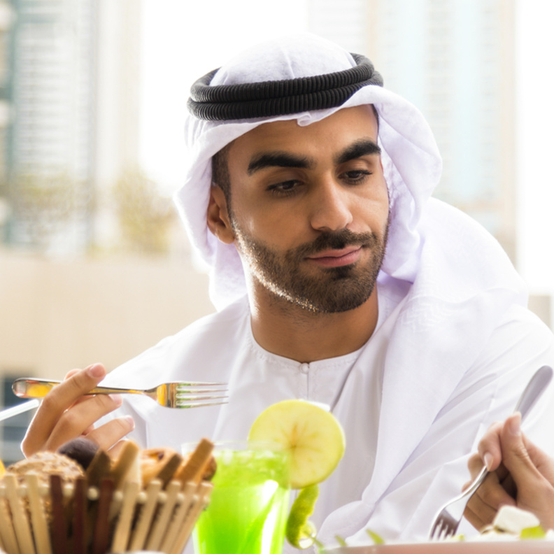 ماذا لو أكل الصائم قبل المغرب أو بعد الفجر؟