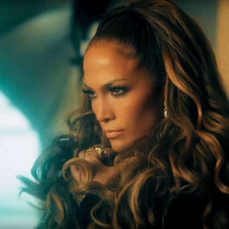 جنيفر لوبيز ‏تختار تسريحات شعر المبلل