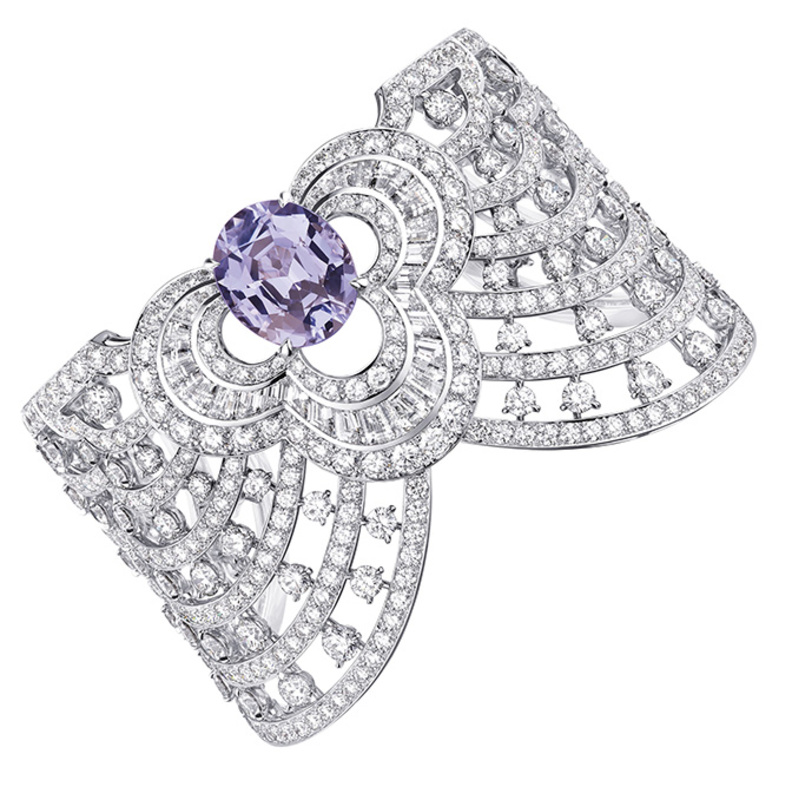 أساور غريسوغونو من الذهب والماس والجلد