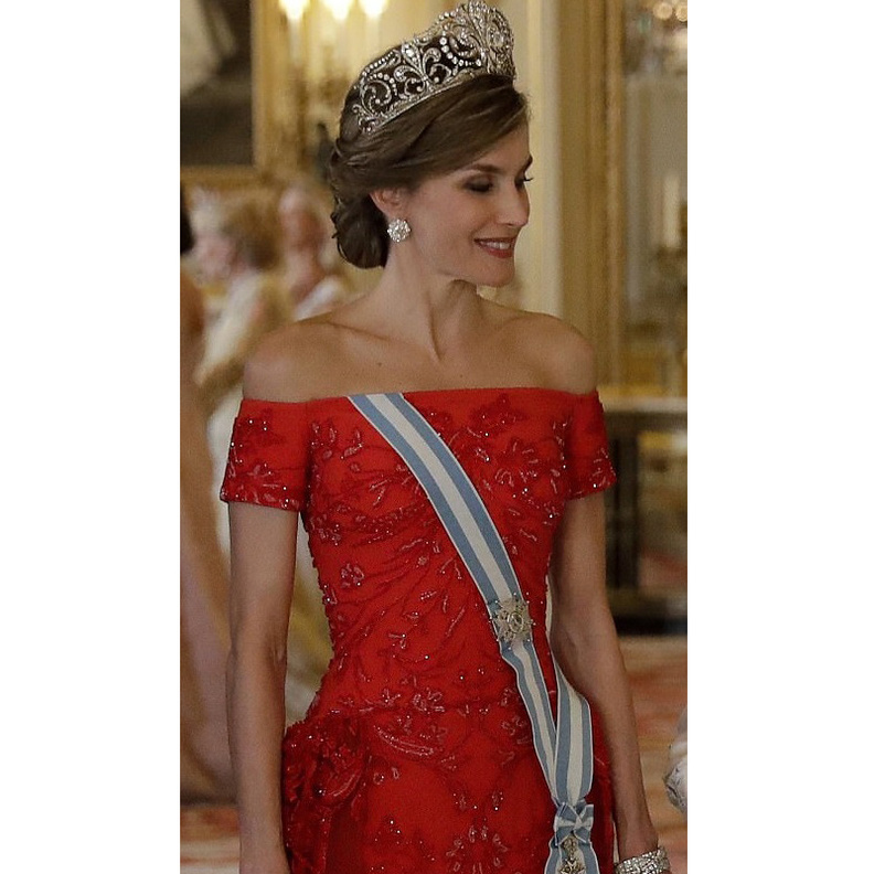 ملكة اسبانيا خلال بدت في غاية الجمال والأنوثة