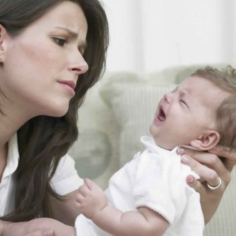 اكتئاب ما بعد الولادة اسبابه وطرق علاجه