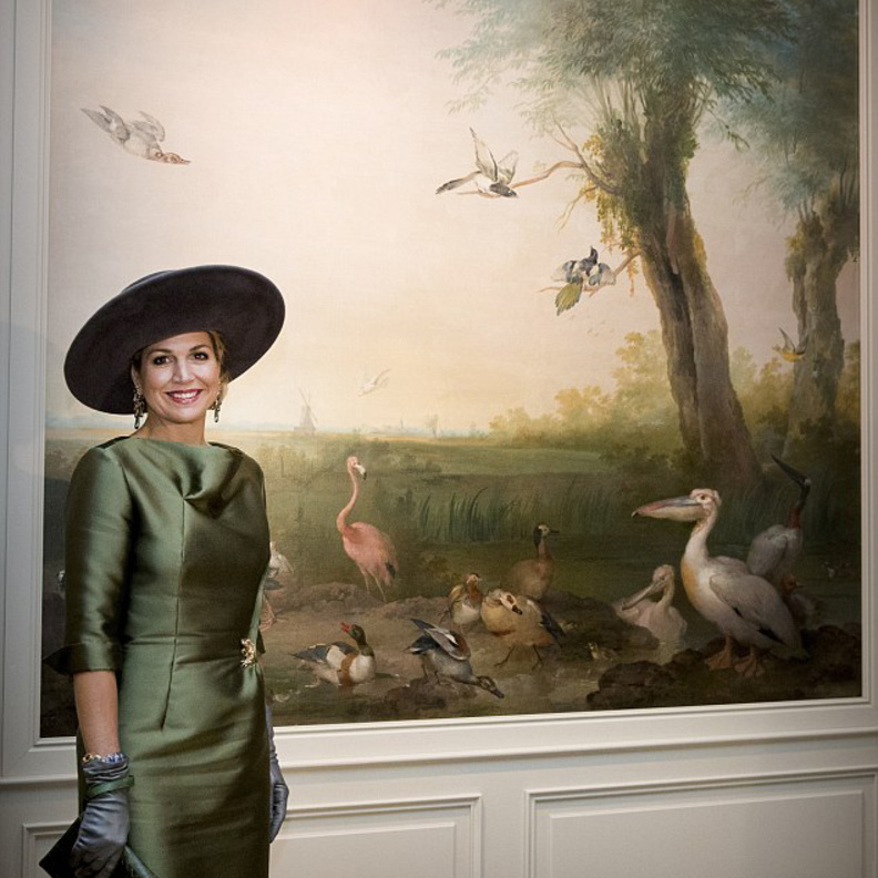 الملكة ماكسيما 45 عام ترتدي وقتها فستان أنيق باللون الأخضر