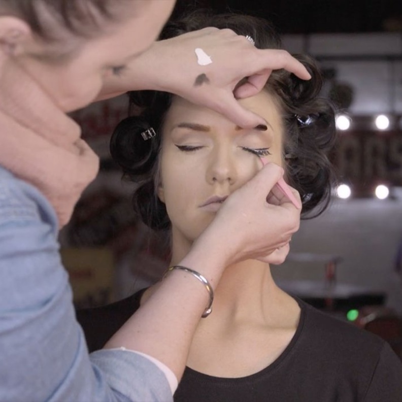 دورات متخصصة في المكياج السينمائي