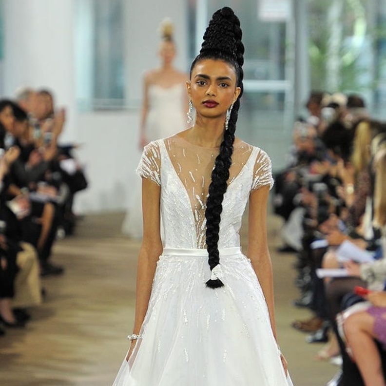 ضفائر طبقت على جانبي الشعر من Marchesa Notte