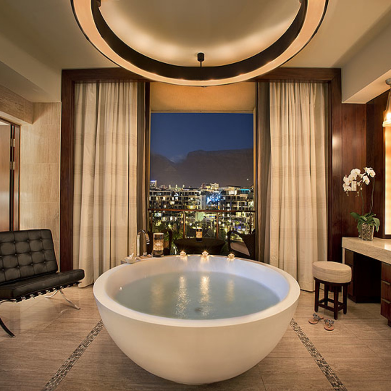 أناقة مترفة في حمام فندق The One & Only كيب تاون