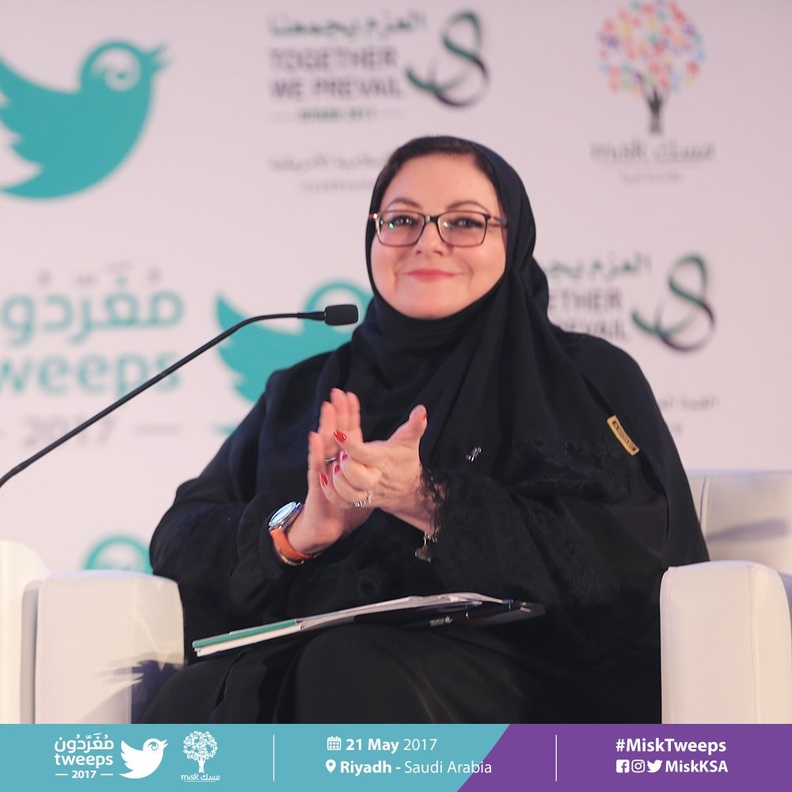 تتحدث عضو مجلس الشورى هدى الحليسي 4 لغات مختلفة