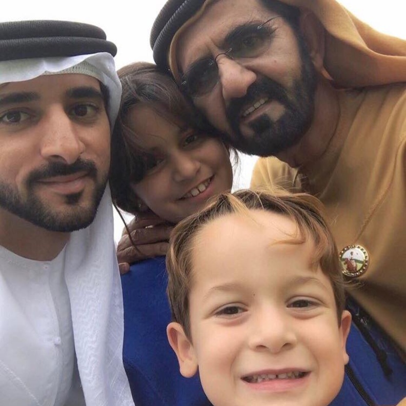 الشيخ محمد بن راشد ينشر سيلفي أحلى إبتسامة