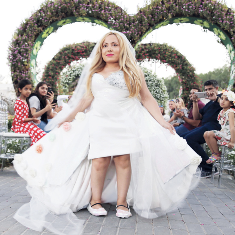 قصيرات القامة في عرض أزياء عالمي