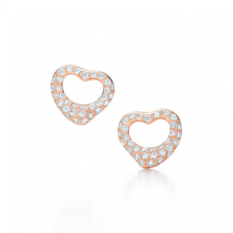 أقراط مرصعة بالذهب و الماس للعروس في يوم الحب من تيفاني أند كو Tiffany & Co