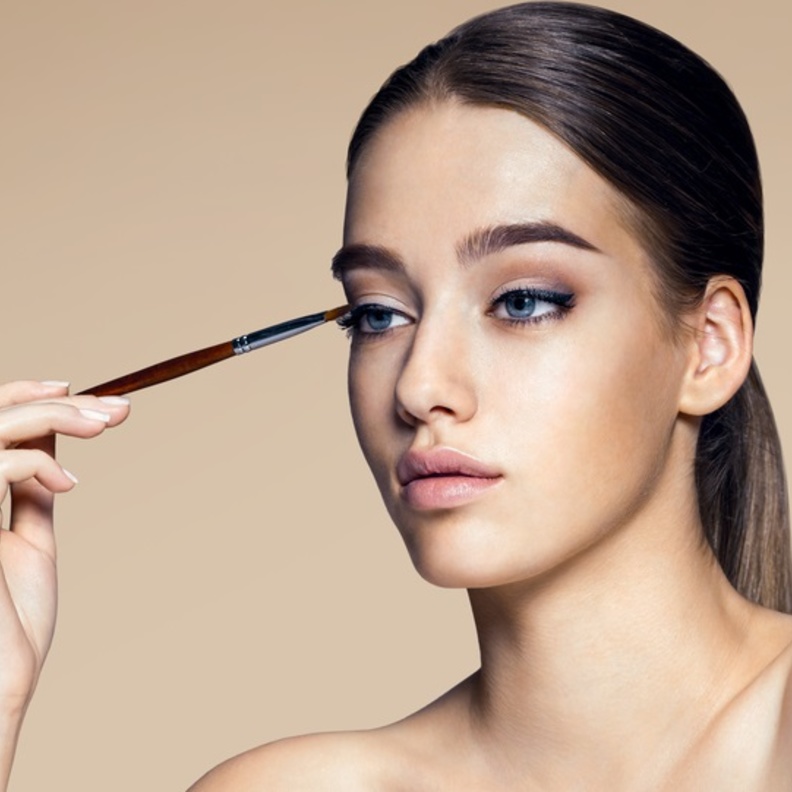 طريقة مزج ظلال العيون