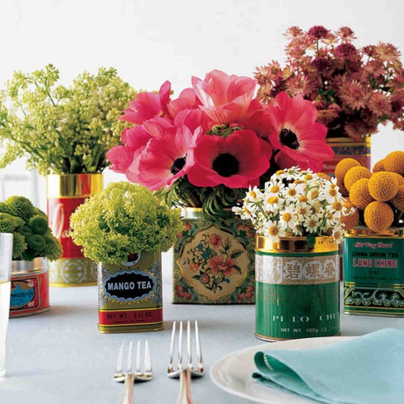 اختاري الأواني المزينة بالورد كذلك