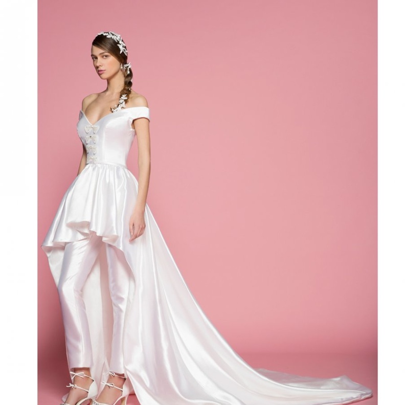 تألقي بفساتين زفاف من مصممين لبنانيين