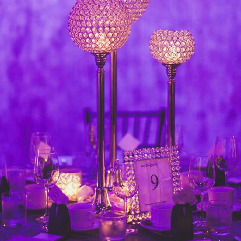 الشمعدان اضفى جمالا على ديكور العرس