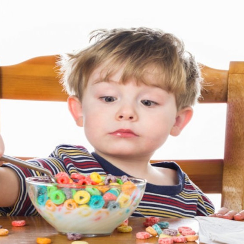 مكسبات الألوان الصناعية تسبب الام الجهاز الهضمي للأطفال