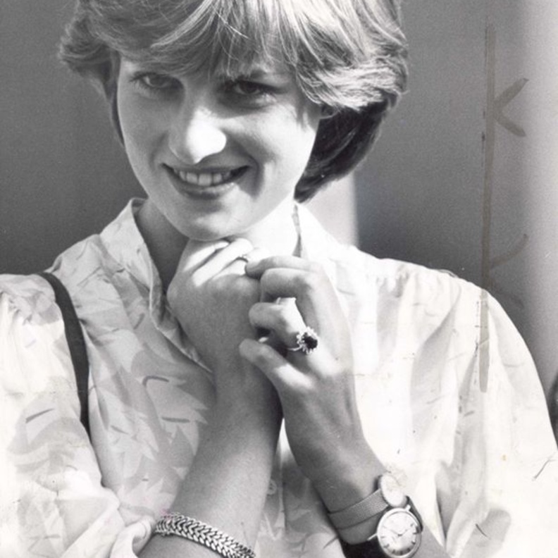 لهذا السبب كانت الأميرة ديانا ترتدي ساعتين قبل زواجها من الأمير تشارلز