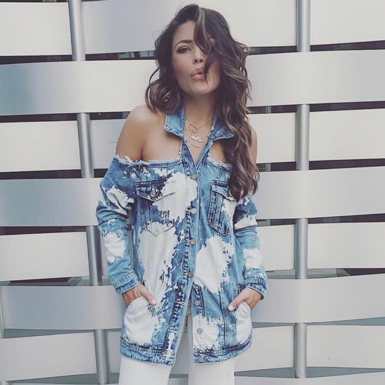 العنود بدر فوزاز بجاكيت من الجينز للصيف 