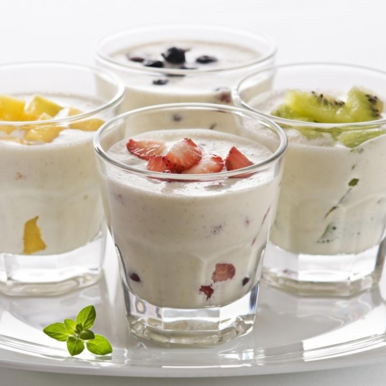 الزبادي من الأطعمة التي لا تزيد الوزن حين تناولها قبل النوم