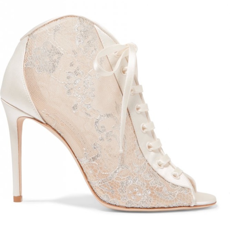 صندل ابيض من الجلد مع العقدة من جيمي تشو