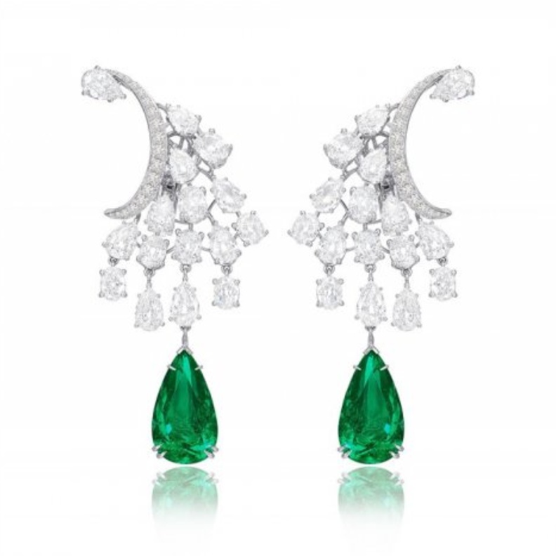 اقراط من الماس والزمرد من سوتر