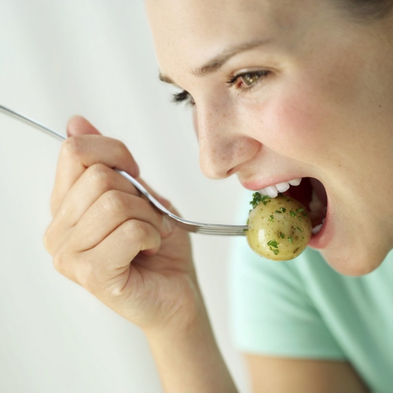 من الضروري الا يضاف الملح او اي اضافات اخرى للبطاطس المسلوقة