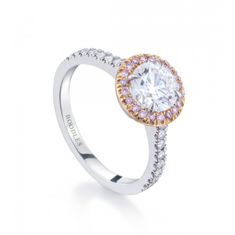 خاتم من بودلز.