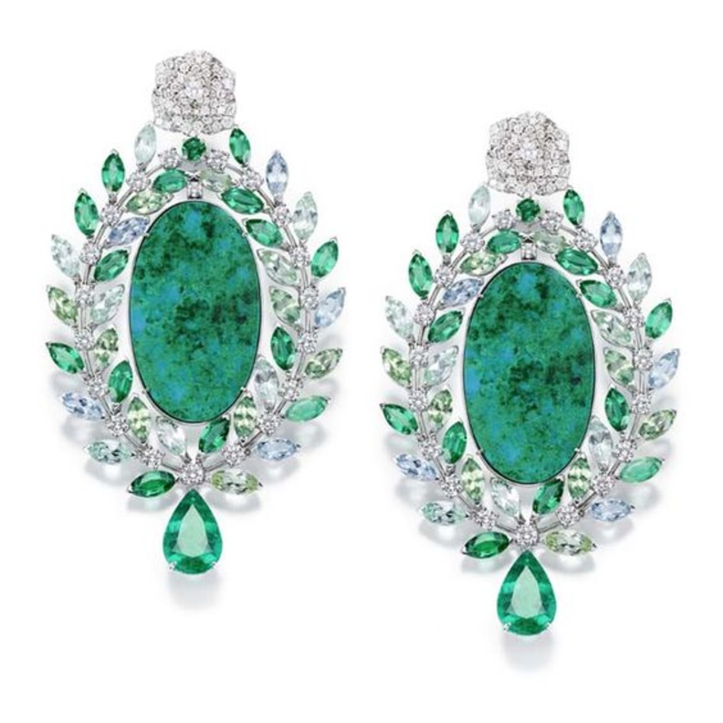 أقراط من بياجيه