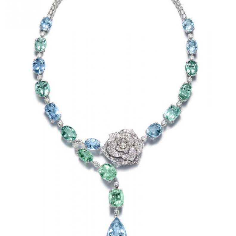 قلادة من بياجيه