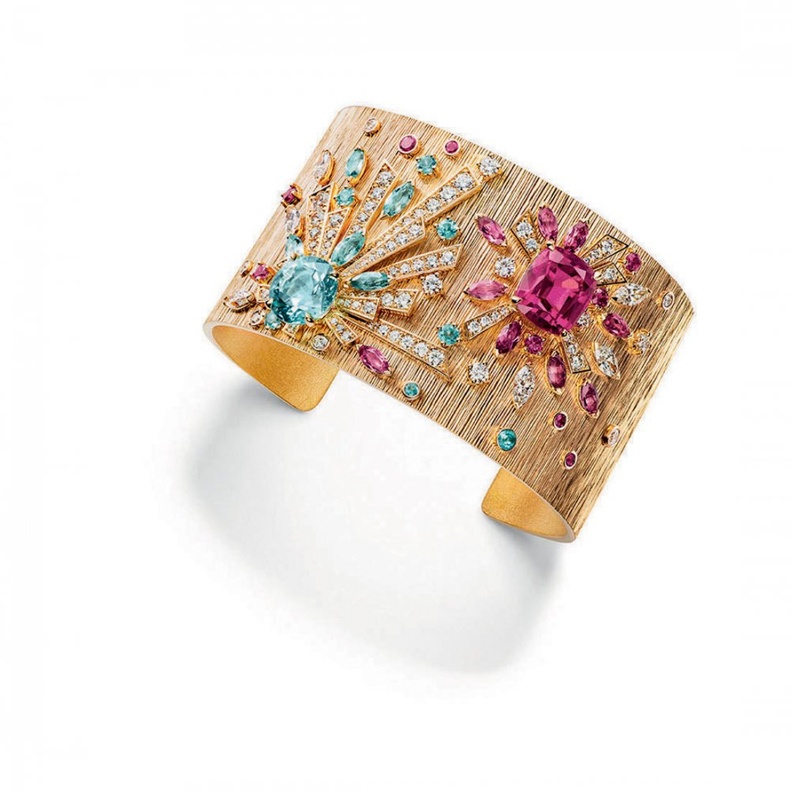 اسوارة من بياجيه