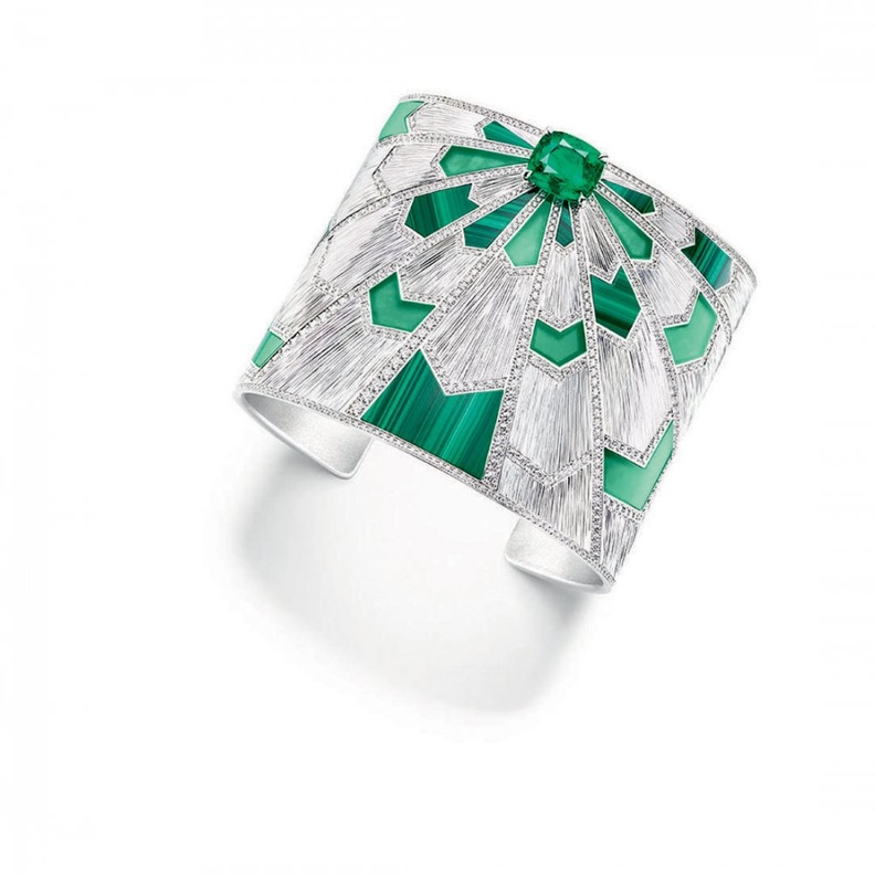 أسوارة من بياجيه