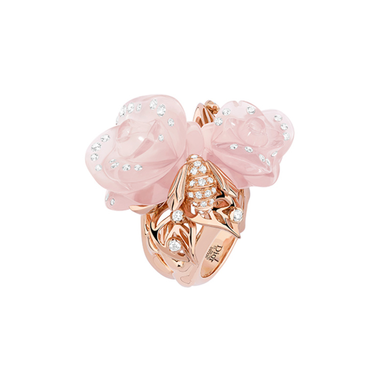 قلادة من فان كليف أند أربلز