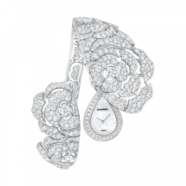 ساعة من شانيل