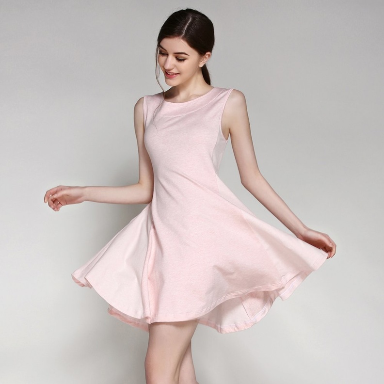 اكثري من شراء قمصان النوم والاطقمة الداخلية