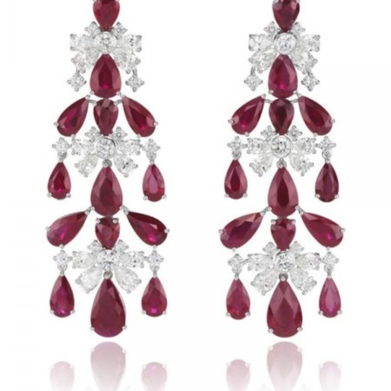 قلادة من بياجيه