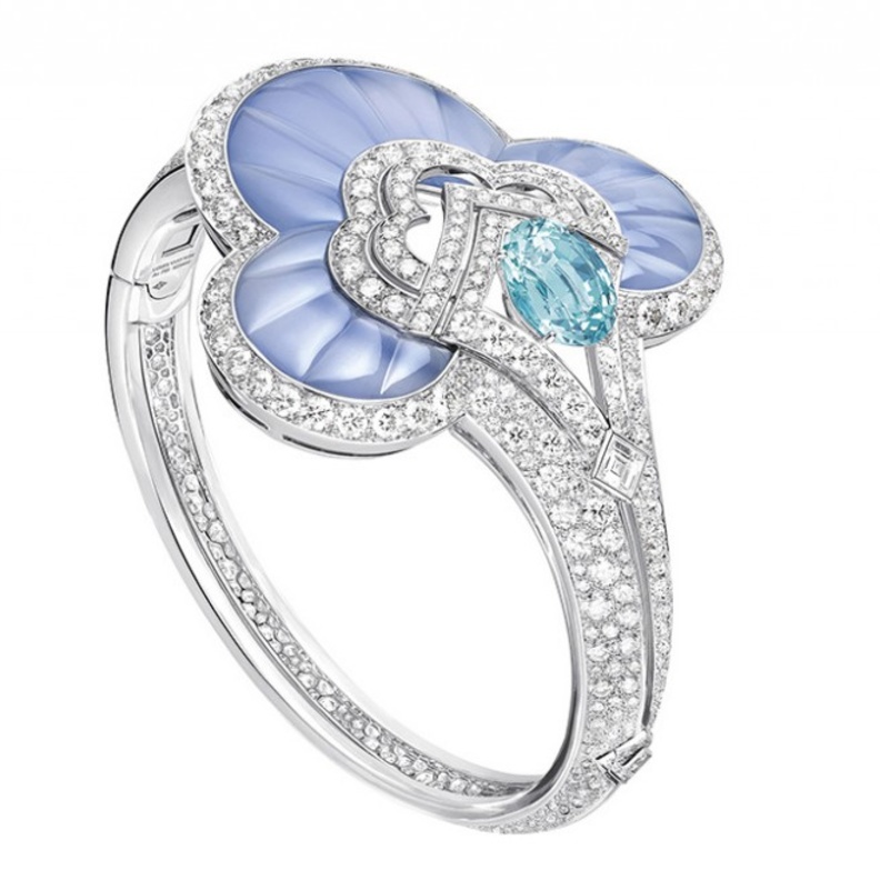 خاتم من آنا هو