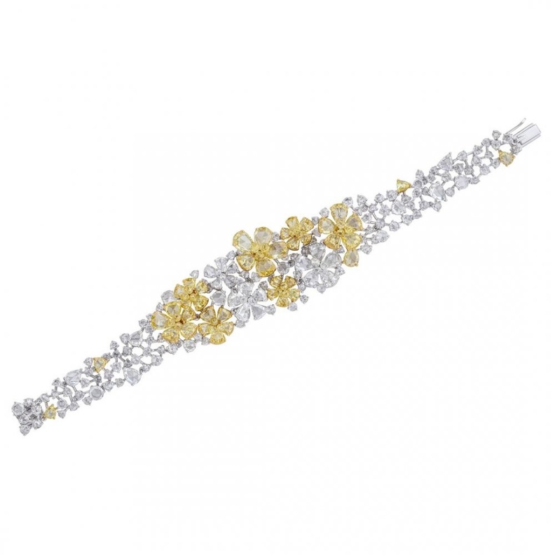 اسوارة من نيراف مودي