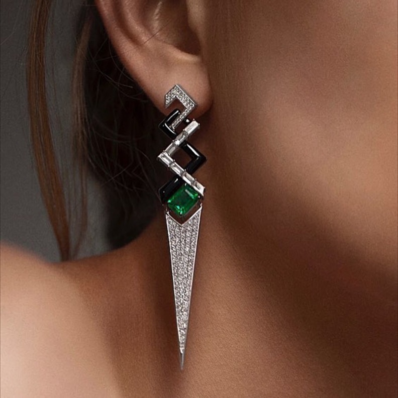 أقراط Nikos Koulis