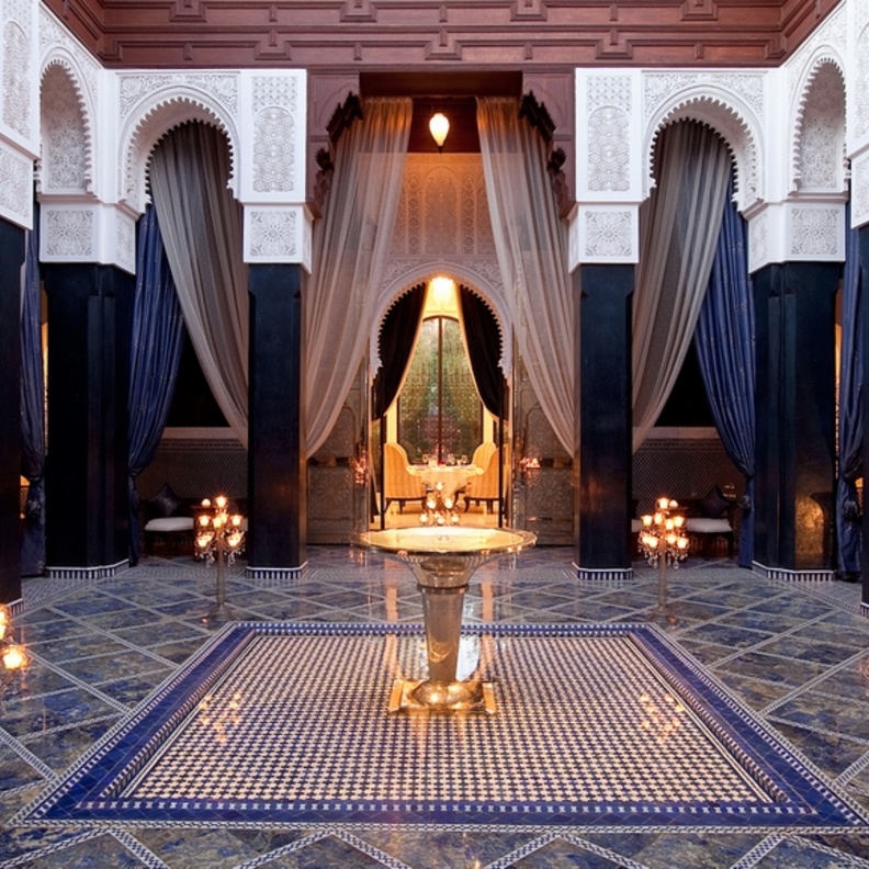 الاضاءة مهمة للديكور الشرقي 