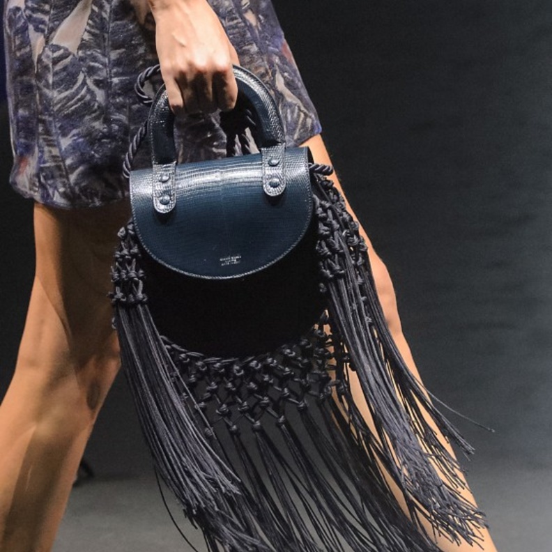 احدث موديلات شنط صغيرة مع الشراريب الملونة