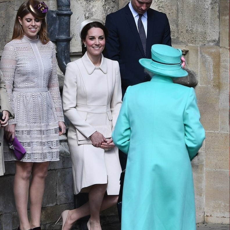 كيت ميدلتون تنحني احتراما لـ ملكة بريطانيا