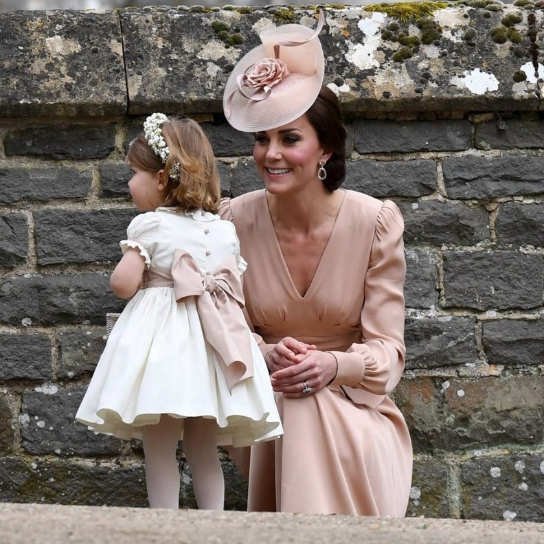 كيت ميدلتون رسمت غلاف بطاقة برنامج حفل زفاف شقيقتها بيبا