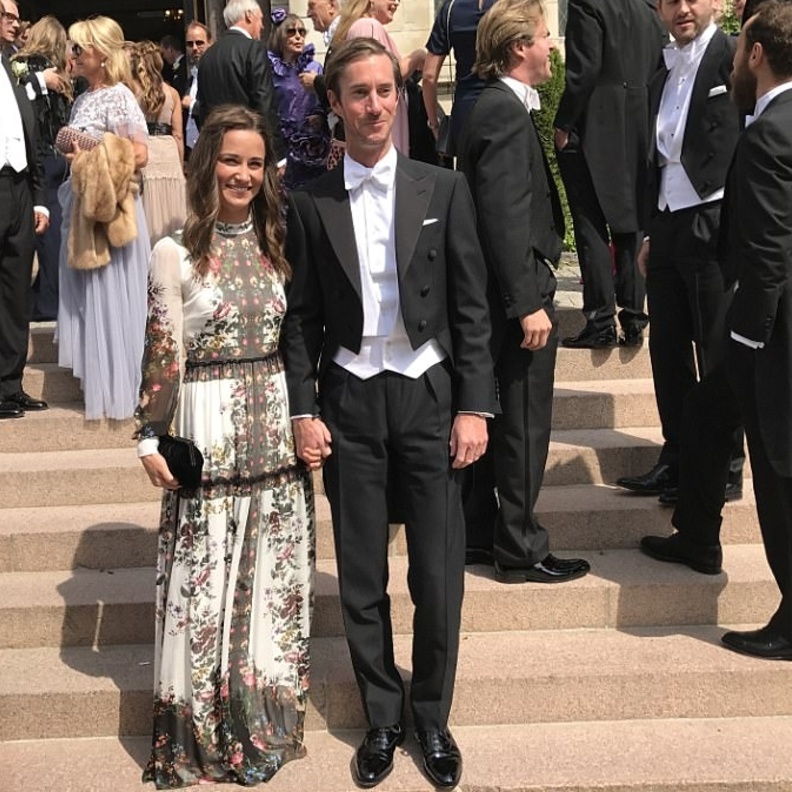 بيبا ميدلتون وجيمس ماثيوز في حفل زفاف في ستوكهولم