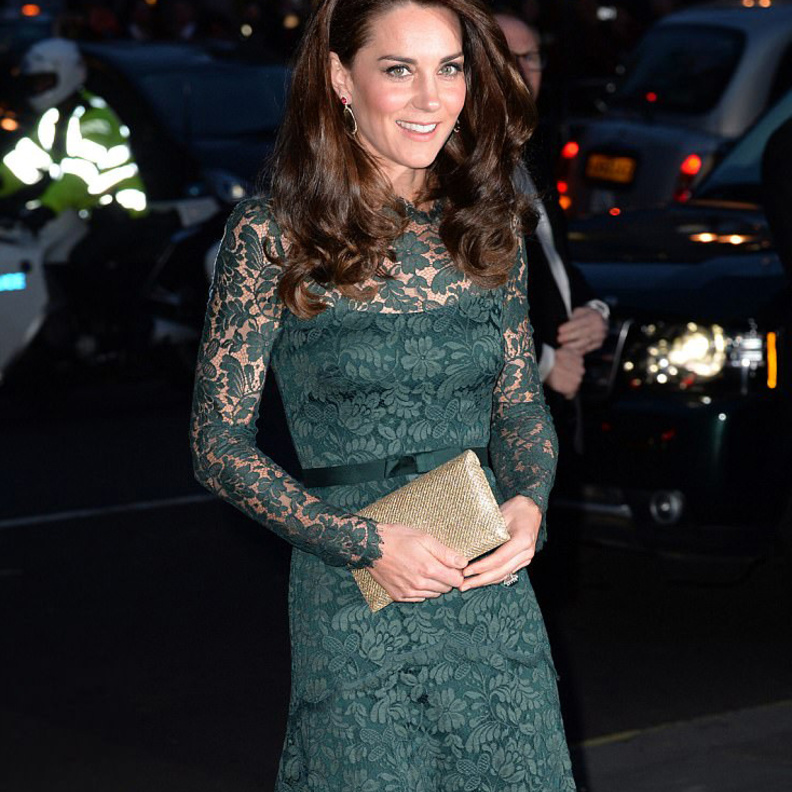 كيت ميدلتون ‏KATE MIDDLETON‏ تمايلت بفستان سهرة طويل من توقيع Temperley