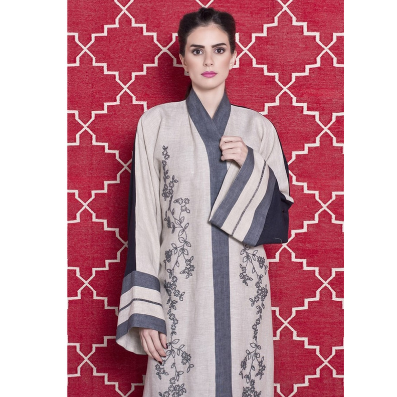 نوّعي اطلالاتك بالعبايات الملونة بالمجموعة التي اخترناها لك !