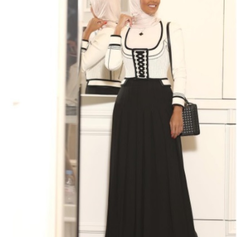 تنانير نسائية سوداء بأسلوب مرمر