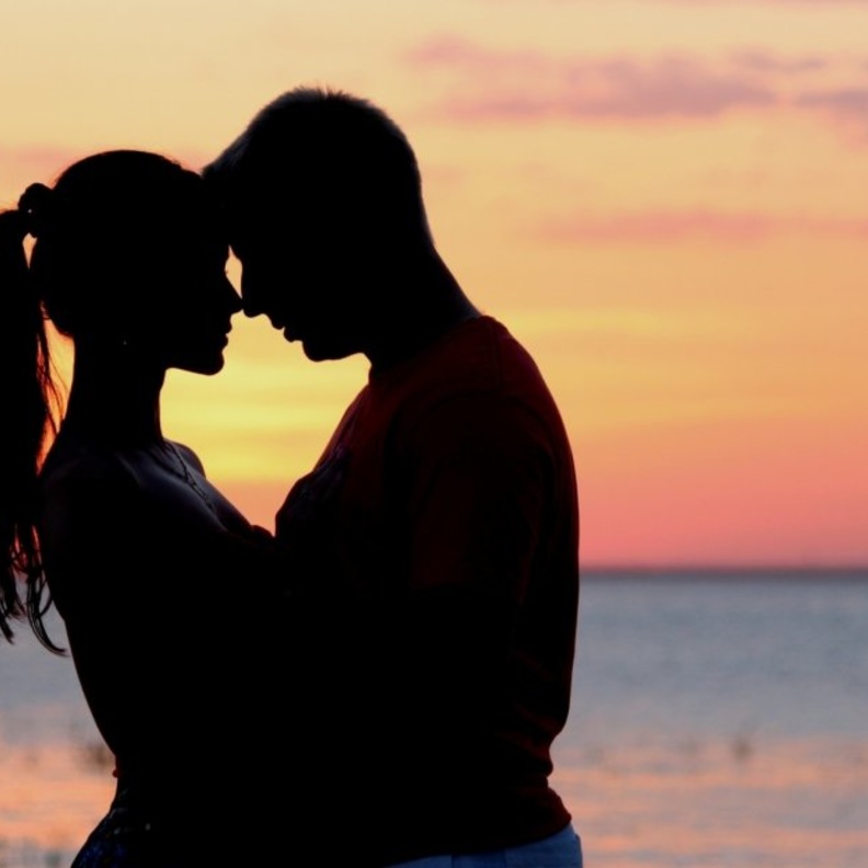 هل نستطيع نسيان الحب الأول بعد الزواج ؟