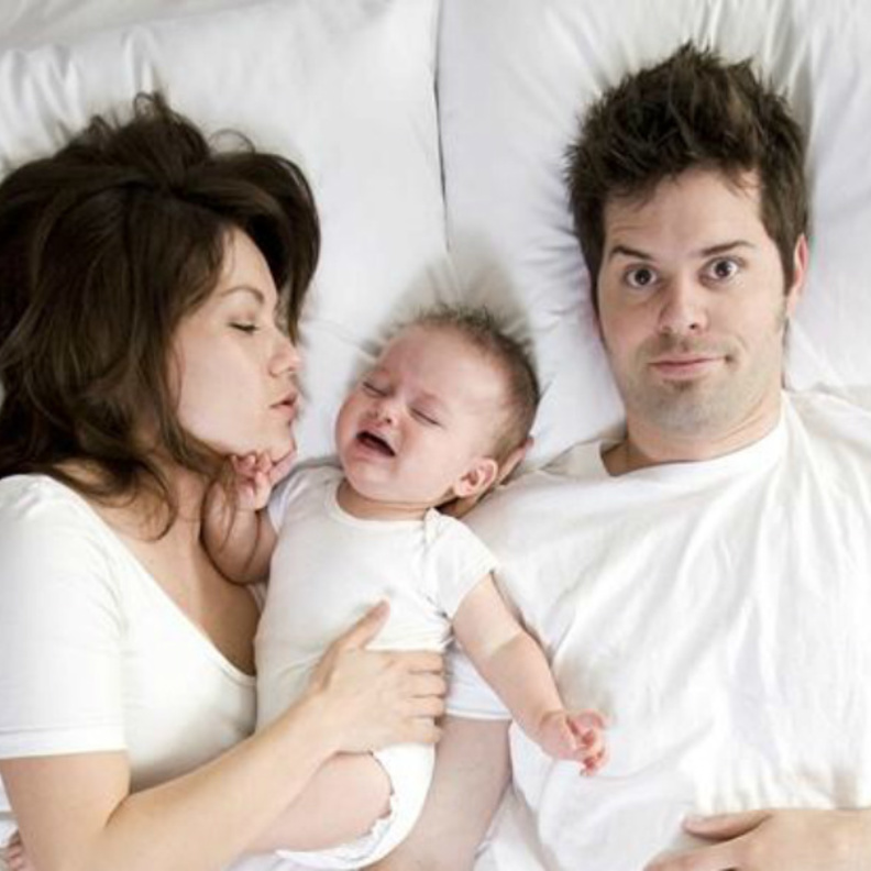 ينال الطفل استقلالية و أمان أكثر حين يكون في سريره