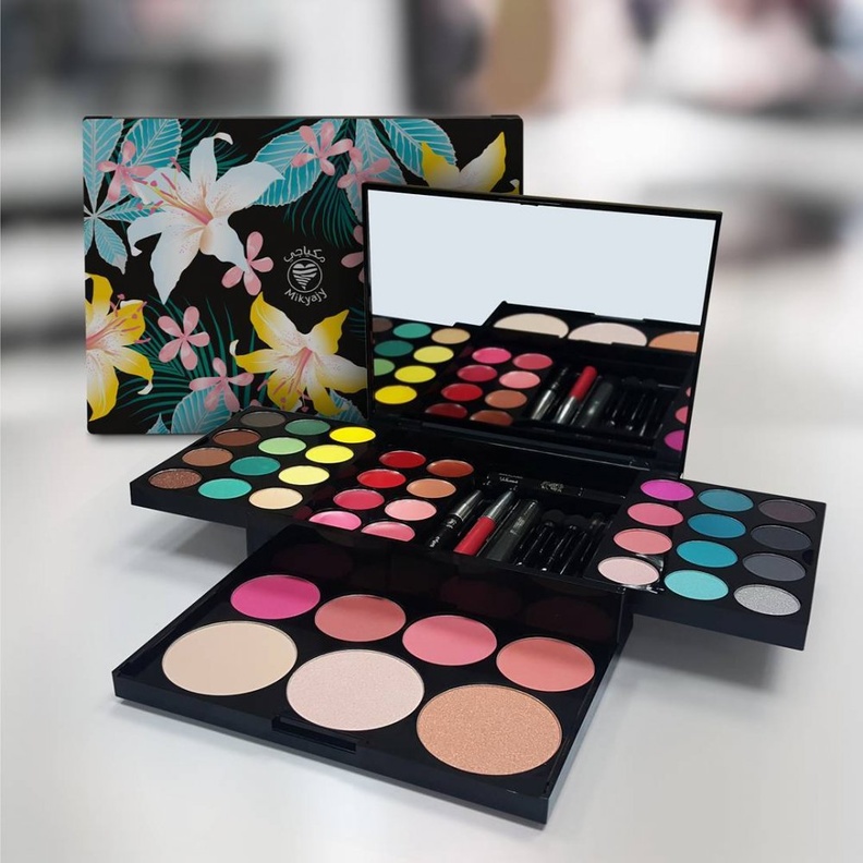 المكياج هدية جميلة للعروس