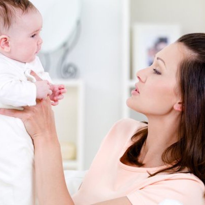 مخاطر هز الطفل الرضيع لكي ينام