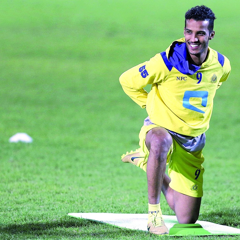 نايف هزازي في طريقه إلى الشباب السعودي